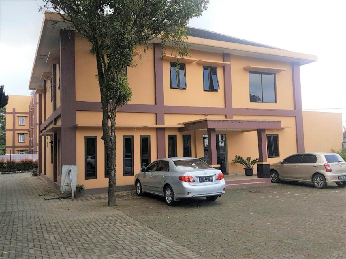 68 Wisma tamu